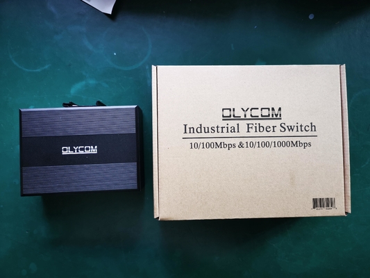 O interruptor de rede 12Port de OLYCOM Gigabit Ethernet industrial com 8 o trilho portuário do ruído do ponto de entrada 4 portuários SFP 240W montou IP40